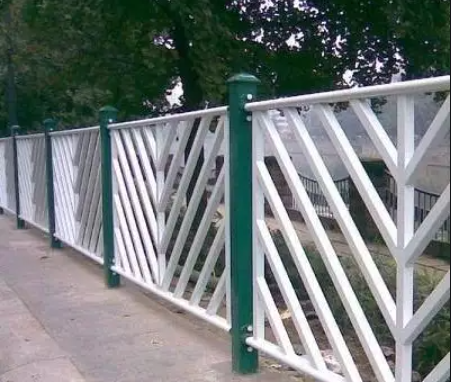 铁栅栏.png 铁栅栏.png